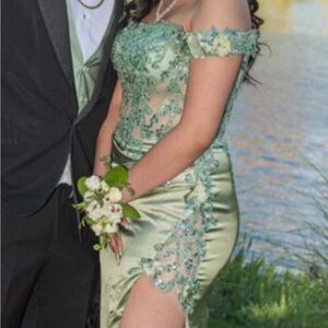 Elegant Green Evening Gown